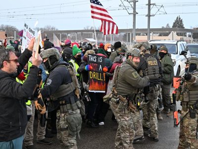 Protestas e indignación en Minneapolis tras la muerte de una mujer a manos de un agente del ICE