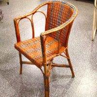 Antes de tirar la vieja silla de ratán que estaba en casa de la abuela, mirá como convertirla en una pieza decorativa para tu balcón o el living