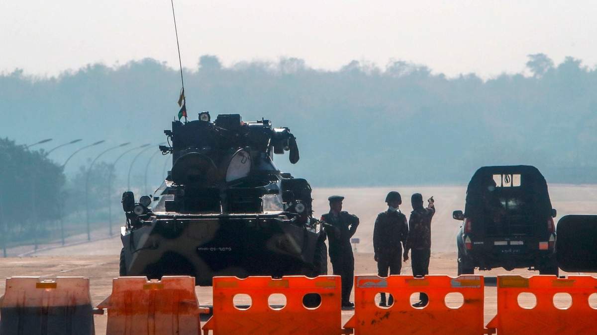 Militares en Birmania