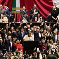 Xóchitl Gálvez alborota al Congreso: hace la “xochiseñal” y le gritan “¡presidenta!” (Videos)