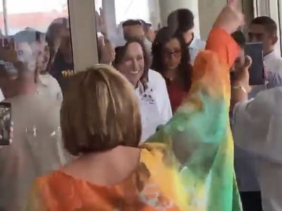 “¡Fuera, fuera!”: Abuchean a Rocío Nahle en un café tradicional de Veracruz (Video)