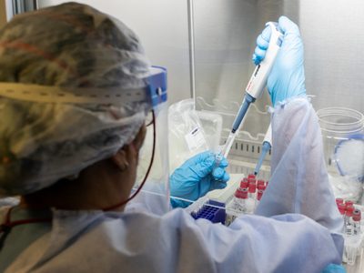 Estados Unidos inicia última fase de ensayos de tratamiento para el coronavirus