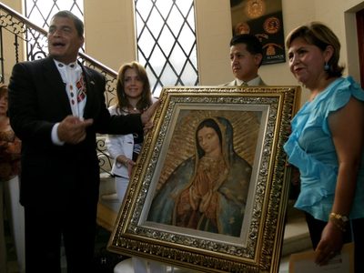 El correísmo se asienta en México de la mano de AMLO