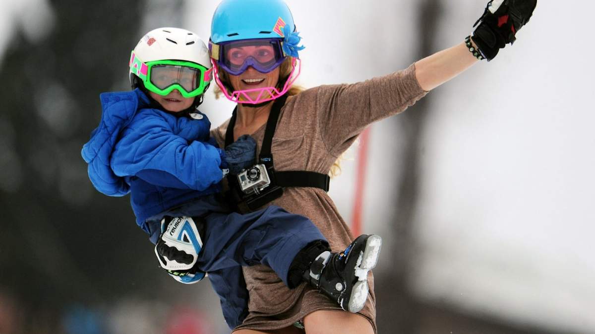 Sarah Schleper abanderada de México durante la ceremonia de apertura de los Juegos Olímpicos en Cortina d'Ampezzo, Italia el viernes 6 de febrero del 2026