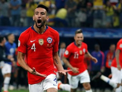 El guiño de Mauricio Isla que ilusiona a Boca