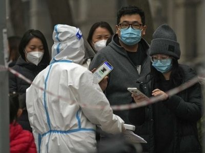 Descubren la causa subyacente de la niebla cerebral asociada al Covid largo