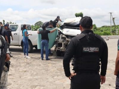 Mueren dos ecuatorianos y tres más resultan heridos en accidente de tránsito en Oaxaca
