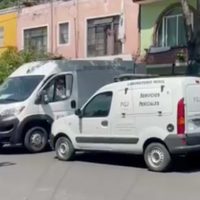 Triple homicidio en Iztacalco; víctimas tenían heridas de bala y de arma punzocortante en la cara