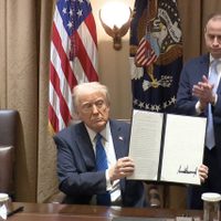 Trump firma orden ejecutiva que exige prueba de ciudadanía para votar