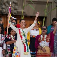 “No uso ninguna marca de esas que son carísimas”: Sheinbaum presume bordados indígenas