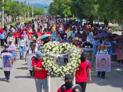 "Nadie se imagino llegar a los 11 años sin justicia": padres de los 43 cierran jornada de lucha
