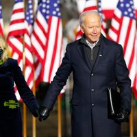 Biden y su esposa recibirán la vacuna contra covid-19 este lunes