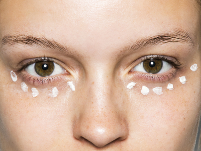 Con solo 3 ingredientes que tenés en casa: la mezcla coreana para reducir ojeras y dejar tu piel como nueva