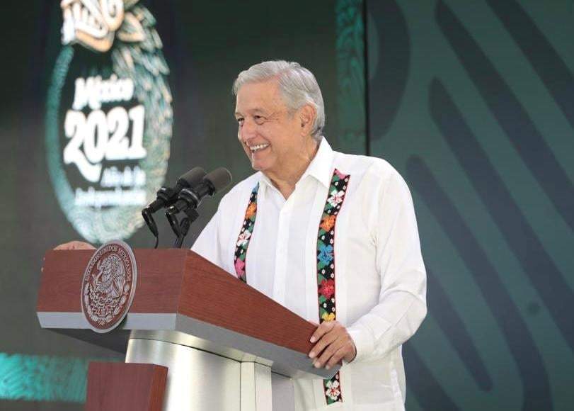 López Obrador en su conferencia en Tabasco
