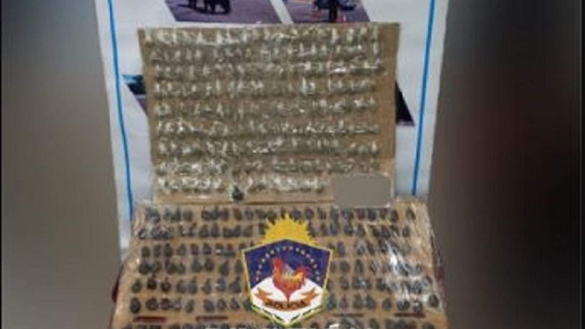Parte de la droga secuestrada en los allanamientos. Fuente: (Policía de Neuquén)