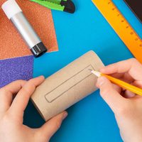 No tires los rollos de papel higiénico y aprovechalos para crear la decoración navideña más fácil y sustentable de este año