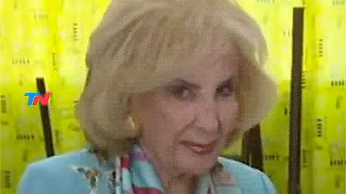 Mirtha Legrand votando.