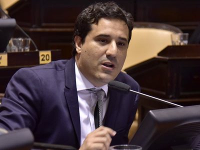 El jefe de bloque del macrismo aseguró que "aspira" a que "el gobernador tenga la ley impositiva"