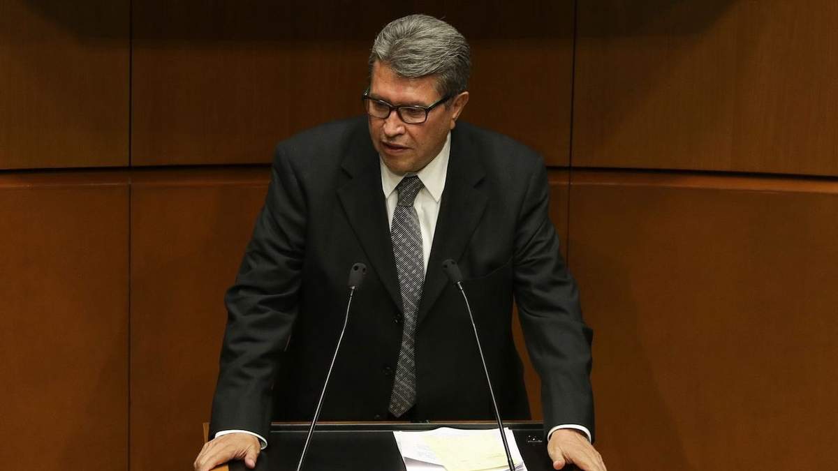 Ricardo Monreal en la tribuna de la Comisión Permanente