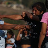 Habitantes de pueblos nahuas se enfrentan a puño limpio para clamar por lluvias en Guerrero