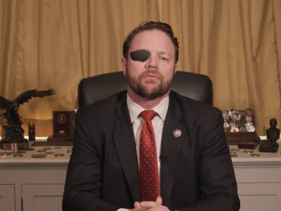 "¿Por qué protege a los cárteles?", cuestiona Dan Crenshaw a AMLO con videomensaje en español