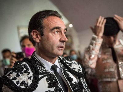 Las señales son muy evidentes: Enrique Ponce, desde que inició su relación con Ana Soria, no es el m