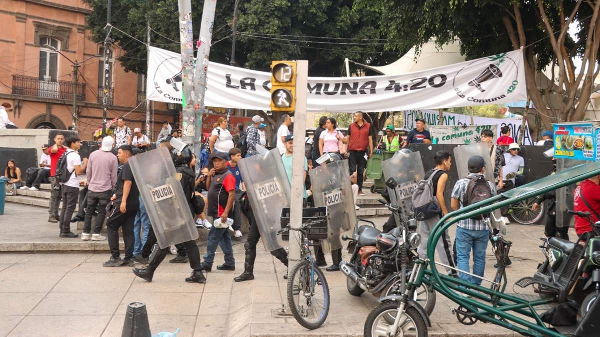 Policías detienen a tres hombres cerca del Metro Hidalgo, donde hay una comuna de consumidores de marihuana