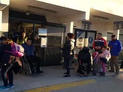 Por temor a nuevos robos, supermercados de la capital restringieron el ingreso de personas