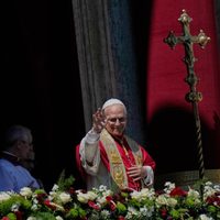 Papa León XIV llama a la paz en su primera misa de Pascua y evita nombrar guerras en el Urbi et Orbi