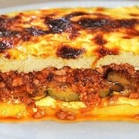 Musaka: la receta griega saludable y económica que se va a transformar en tu caballito de batalla en la cocina