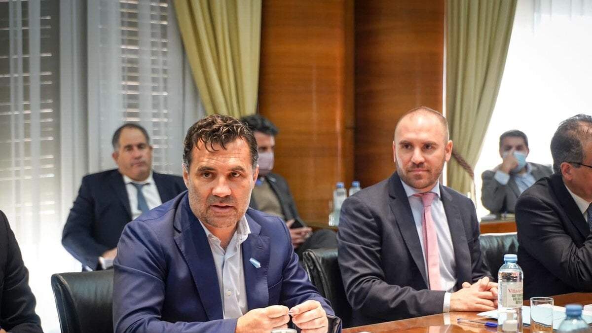 Darío Martínez, secretario de Energía, aseguró la provisión de combustible. Fuente: (Twitter)