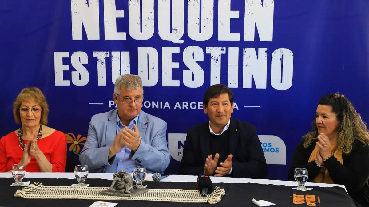 Autoridades provinciales y locales en el lanzamiento del festival de Junín de los Andes. Fuente: (Twitter)
