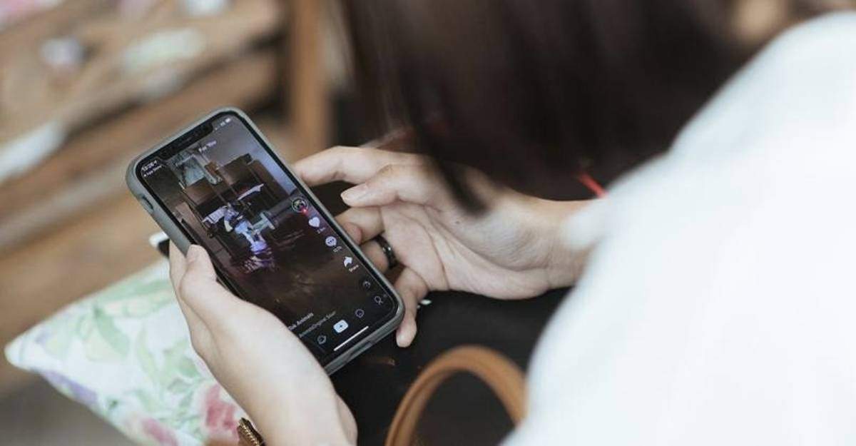 La red social confirmó que prueba de forma limitada las suscripciones