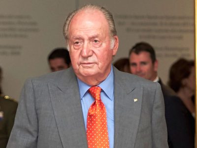 Huyó de España sin más: don Juan Carlos se refugia en una habitación que cuesta 11.500 euros la noch