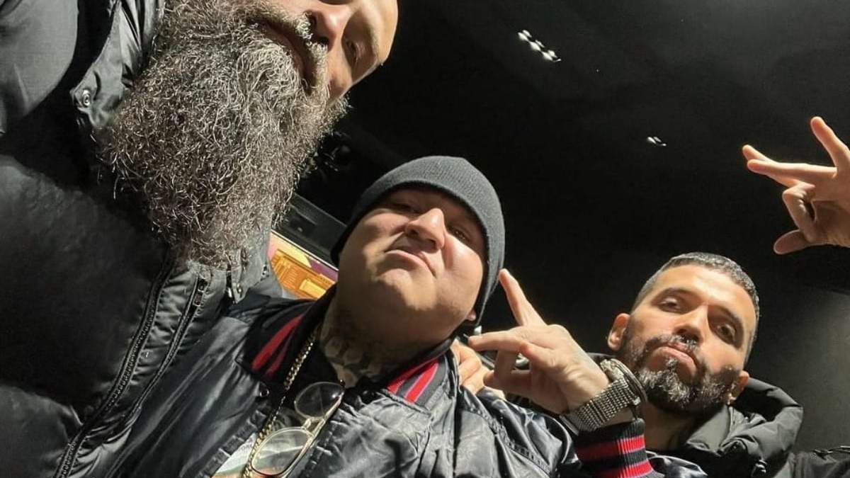 Millonario (centro) con los integrantes del Cartel de Santa