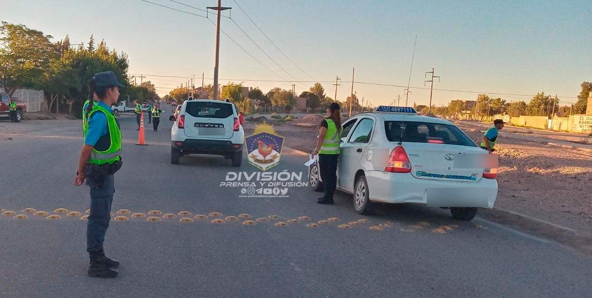 Operativo policial en la ciudad de Centenario. Fuente: (Prensa Policía)