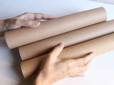 Con un rollo de papel de cocina y cosas que tenés de la Navidad anterior, creá este hermoso adorno navideño