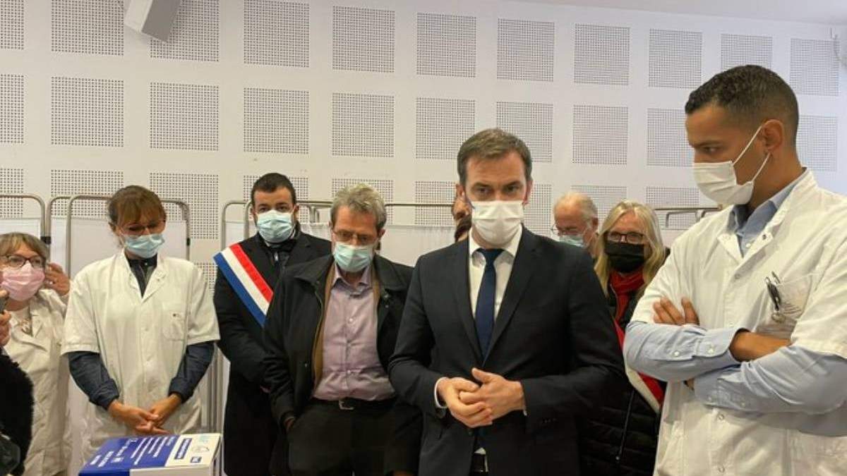 El ministro de Salud de Francia, Olivier Véran