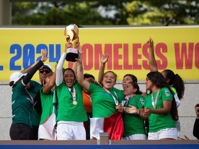 México gana la Homeless World Cup en la rama femenil y varonil (Video)