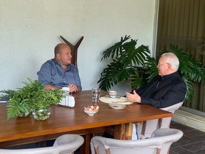 Enrique Alfaro y el cardenal Francisco Robles se reúnen para hablar de inseguridad