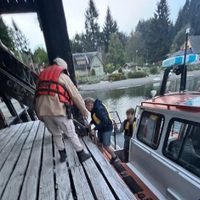 Dramático rescate de kayakistas en el Nahuel Huapi, sorprendidos por un fuerte viento