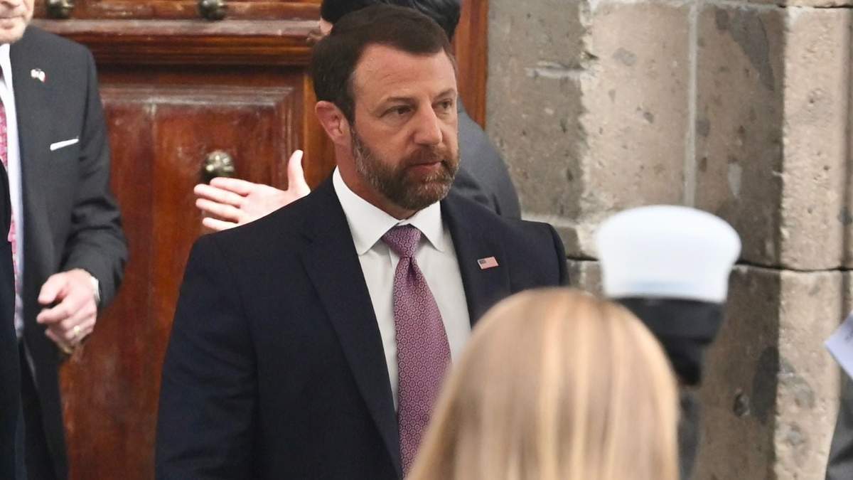 Markwayne Mullin, secretario de Seguridad Interior de Estados Unidos, al salir de Palacio Nacional