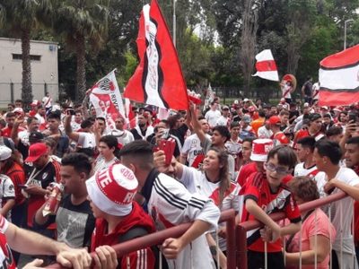 Intentó ver a River y terminó preso: el insólito momento del hincha que tenía pedido de captura