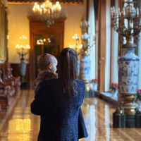 Sheinbaum comparte foto navideña con su nieto desde Palacio Nacional