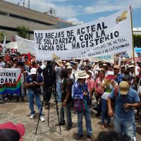 Marchan párrocos y feligreses en apoyo a la CNTE en Chiapas