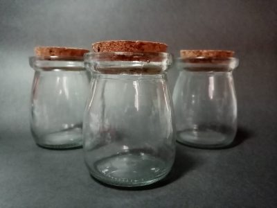 Con solo frascos de vidrio y cosas decorativas que tenés del año pasado: mirá esta creación navideña “low cost”
