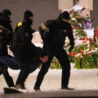 Más de 200 detenidos en manifestaciones en recuerdo a Alexei Navalni en Rusia