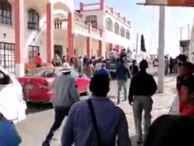 Indígenas retienen a alcalde de Las Margaritas por incumplir con obra pública
