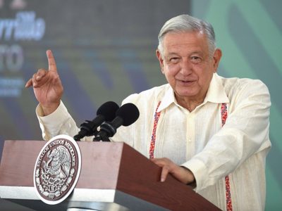 AMLO defiende a Rocío Nahle de críticas por casa de lujo: “Esa persona es honesta”