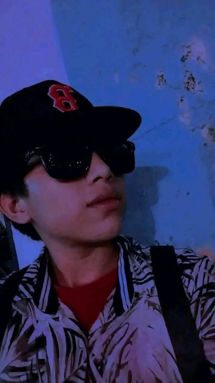 lentes y gorra WathsApp